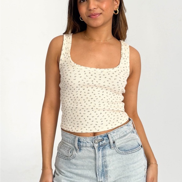 NWT Daisy Fitted Crop Tank Top - Picture 1 of 5